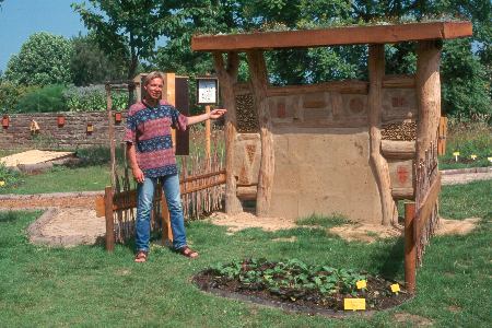 Solingen: Nistwand im Botanischen Garten Solingen: Nistwand im Botanischen Garten