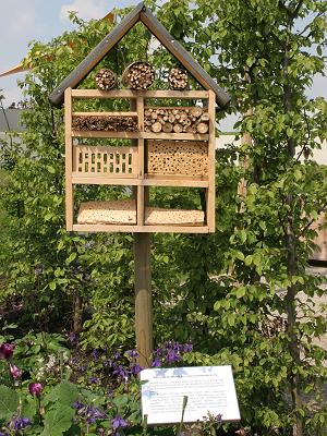 LaGa Leverkusen: Mehrzweck-Bienenhaus LaGa Leverkusen: Mehrzweck-Bienenhaus