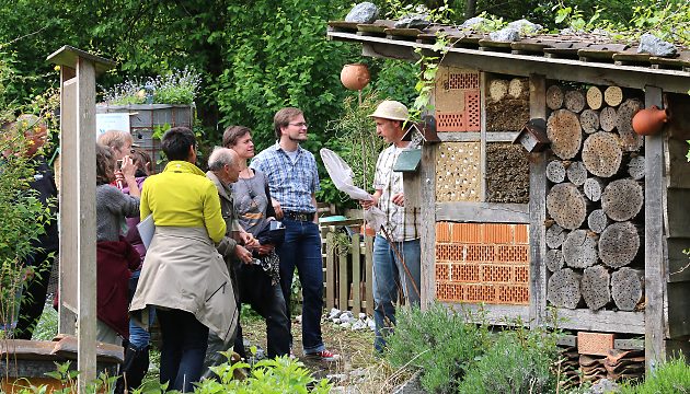 NSZ Bruchhausen: Führung am Bienenhaus NSZ Bruchhausen: Führung am Bienenhaus