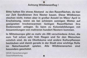 Vorbildliches Hinweisschild