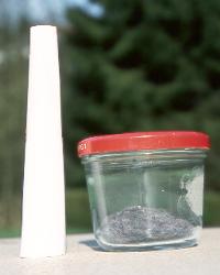 Trichter und Marmeladenglas