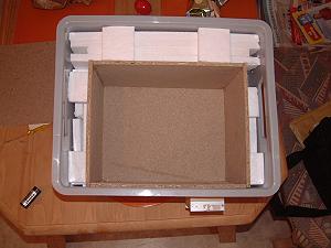 Kunststoffk&uuml;bel mit Pre&szlig;spankasten