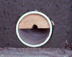 Kunststoffrolle mit eingeklebter halber Holzscheibe