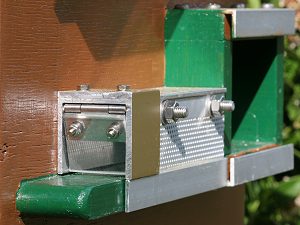 Pendelklappe mit Edelstahlscharnier, Gittertunnel Pendelklappe mit Edelstahlscharnier, Gittertunnel