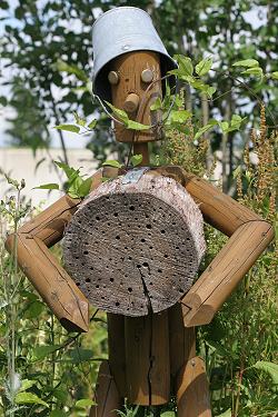 Insekten-Nisthilfe: Hartholzblock