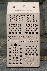 "Bienenhotel" sandfarben von V. Fockenberg