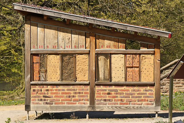 "Gro&szlig;es Bienenhaus"