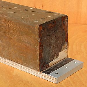 Renovierter Nistblock auf einer Multiplex-Platte